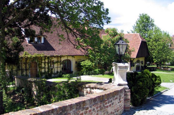 Schlosshotel Obermayerhofen Sebersdorf Exterior photo