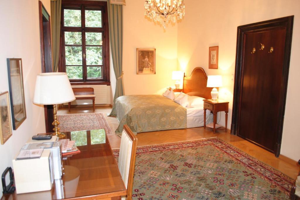 Schlosshotel Obermayerhofen Sebersdorf Room photo