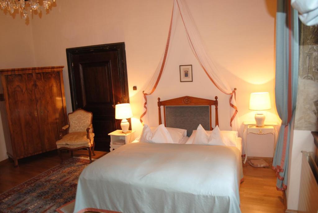 Schlosshotel Obermayerhofen Sebersdorf Room photo