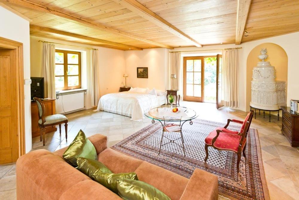 Schlosshotel Obermayerhofen Sebersdorf Room photo