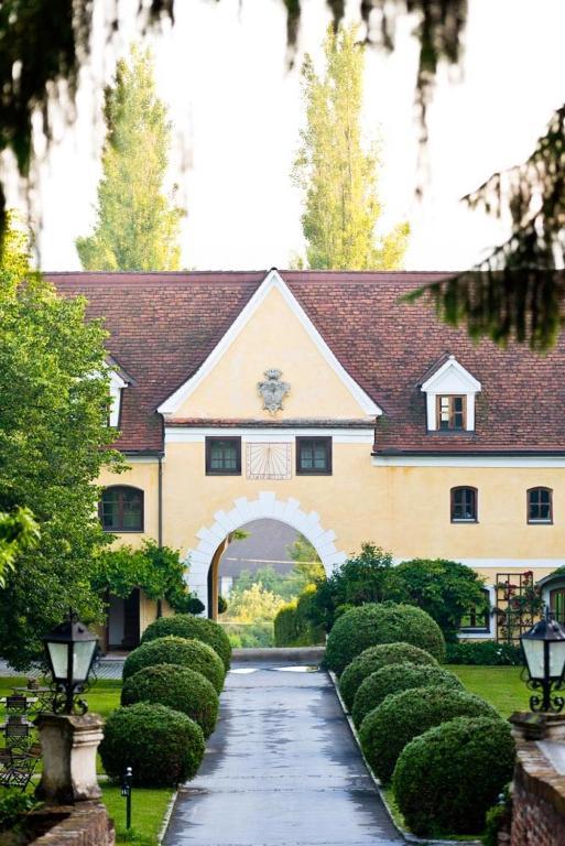Schlosshotel Obermayerhofen Sebersdorf Exterior photo